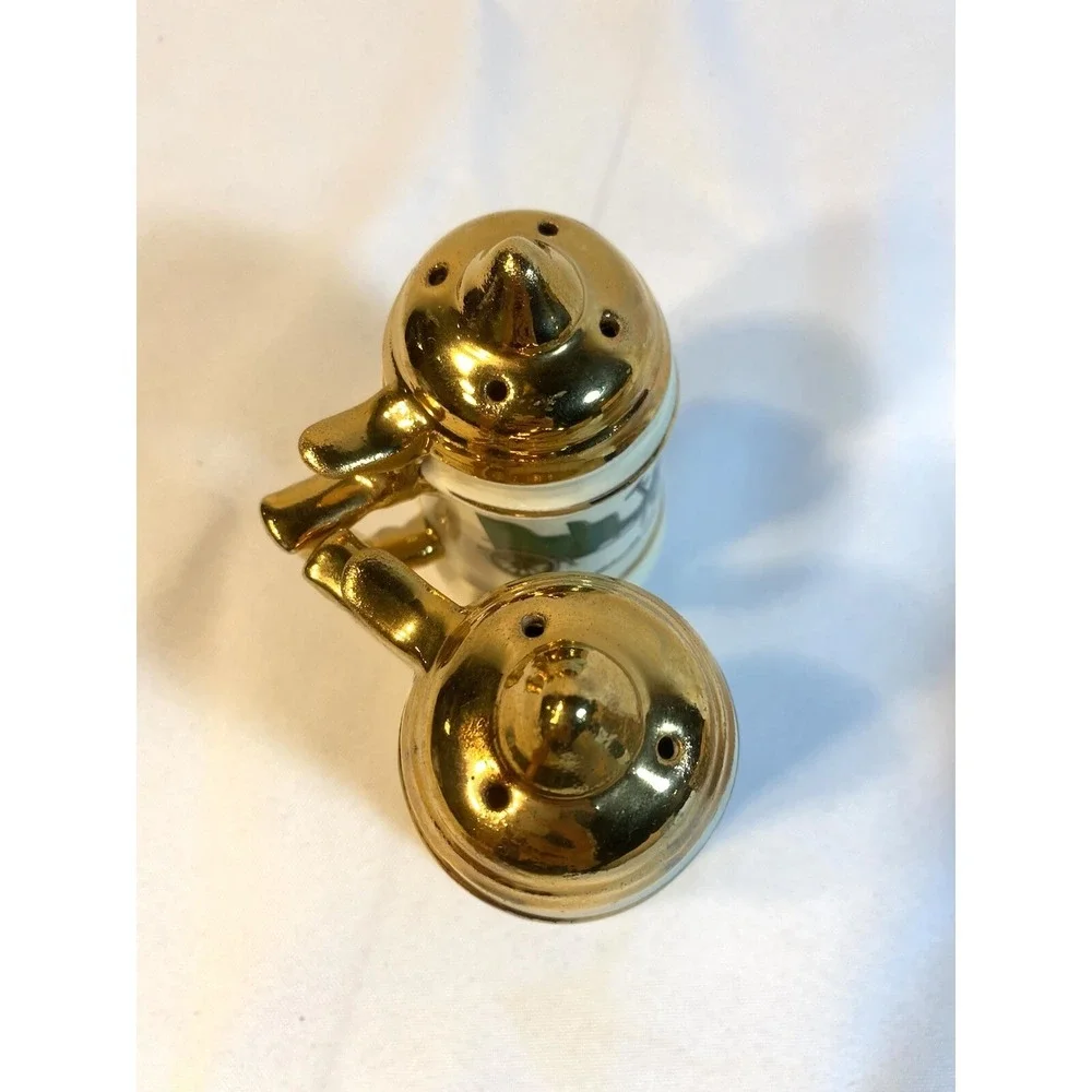 VINTAGE‎ henry ford museum green field village salt pepper shakers